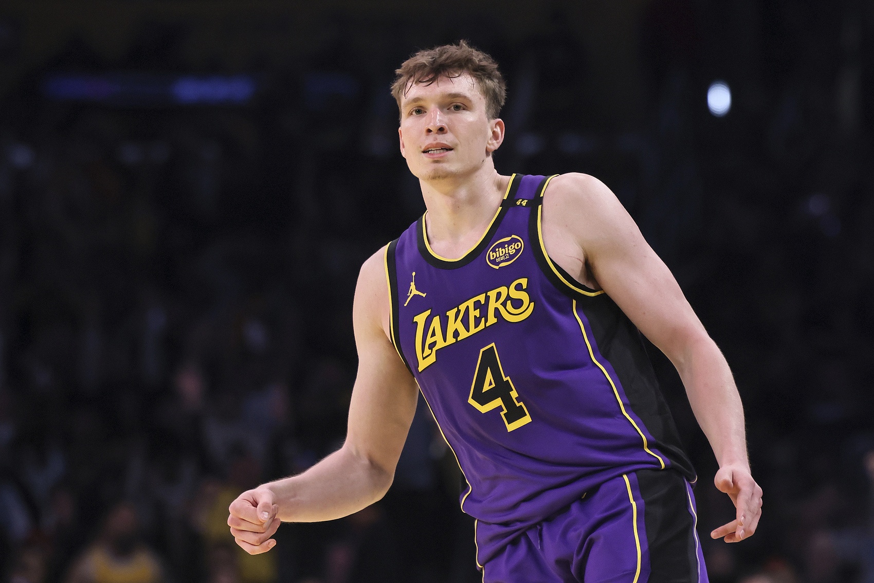 76人新秀表现惊艳，全场观众掌声不断，中文得到网站.九游体育版